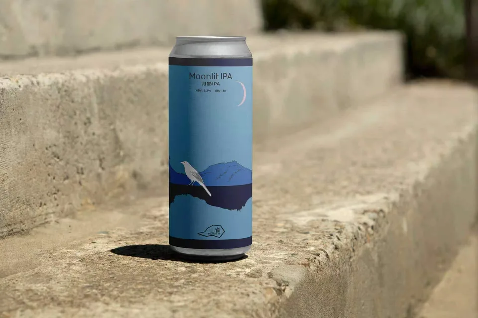 Mountain Tit Moonlit can on stone